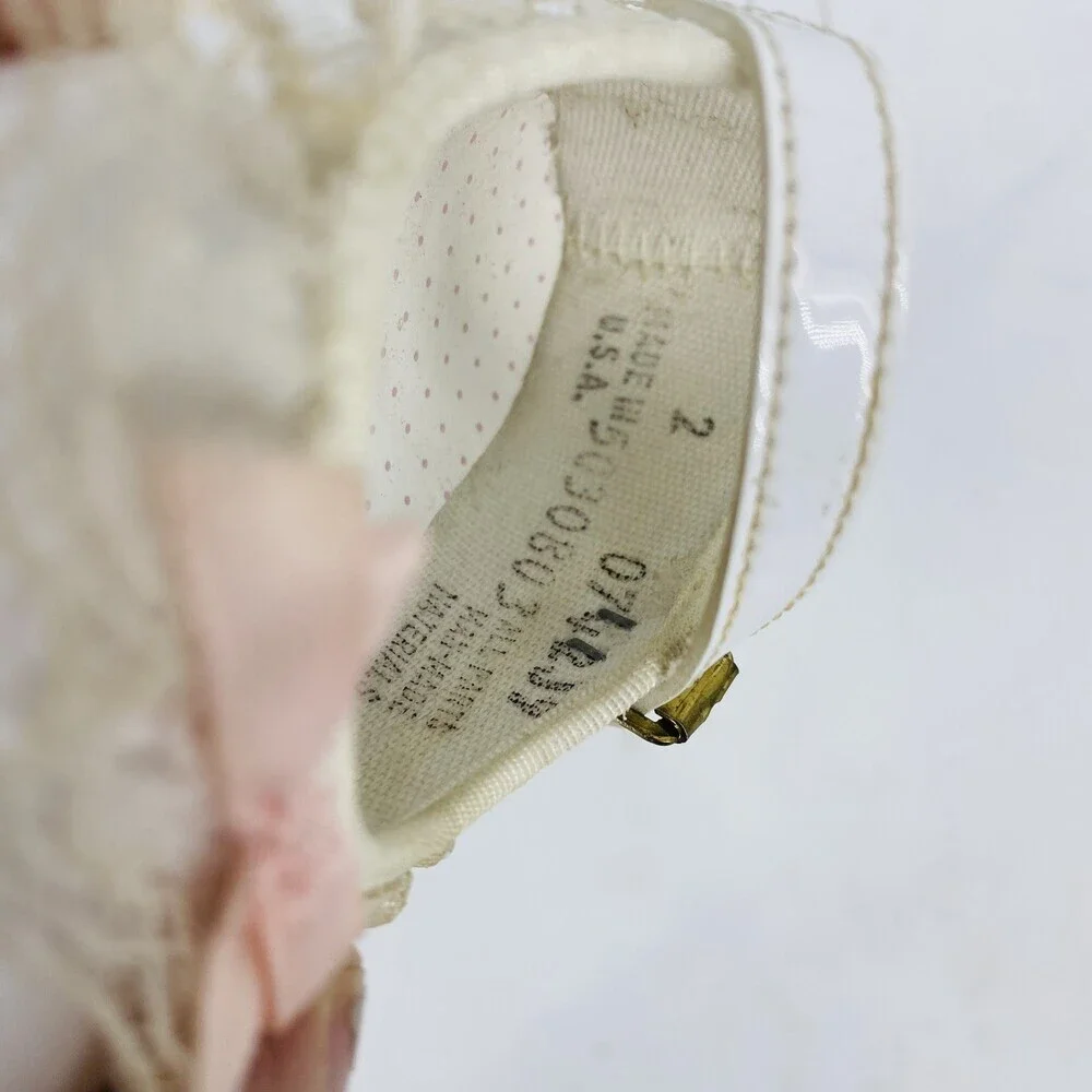 Vintage 1980's Made In USA White Lace Baby Shoes Size 2 Mary Jane With Bows